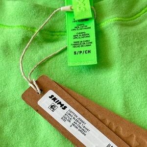 NWT SKIMS Bright Green Long
Sleeve Tee Size S